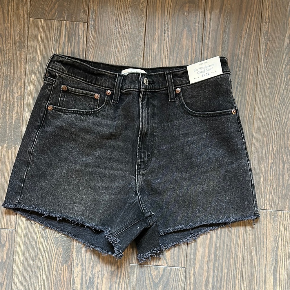 NWT Abercrombie 90s Relaxed Cutoff Short HR